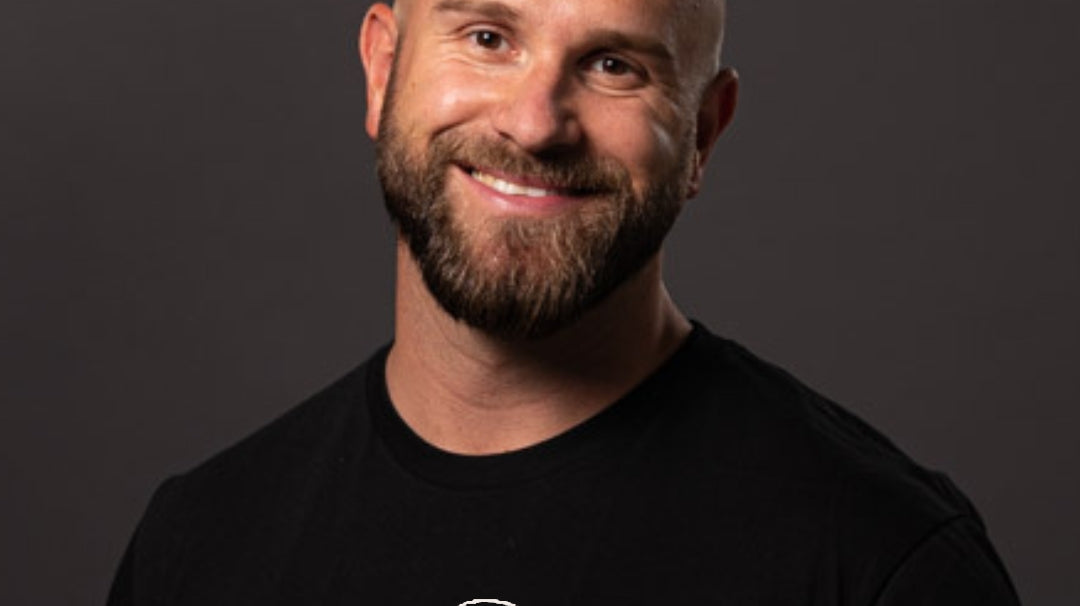 Transformation von Männern mit Haaren zu Männern mit Glatze